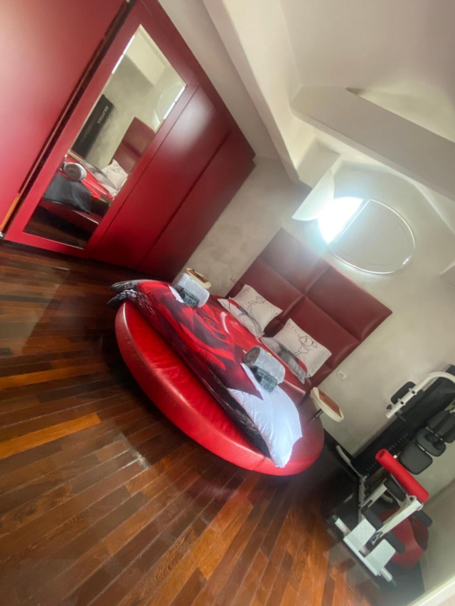 Ave Apartment Rom